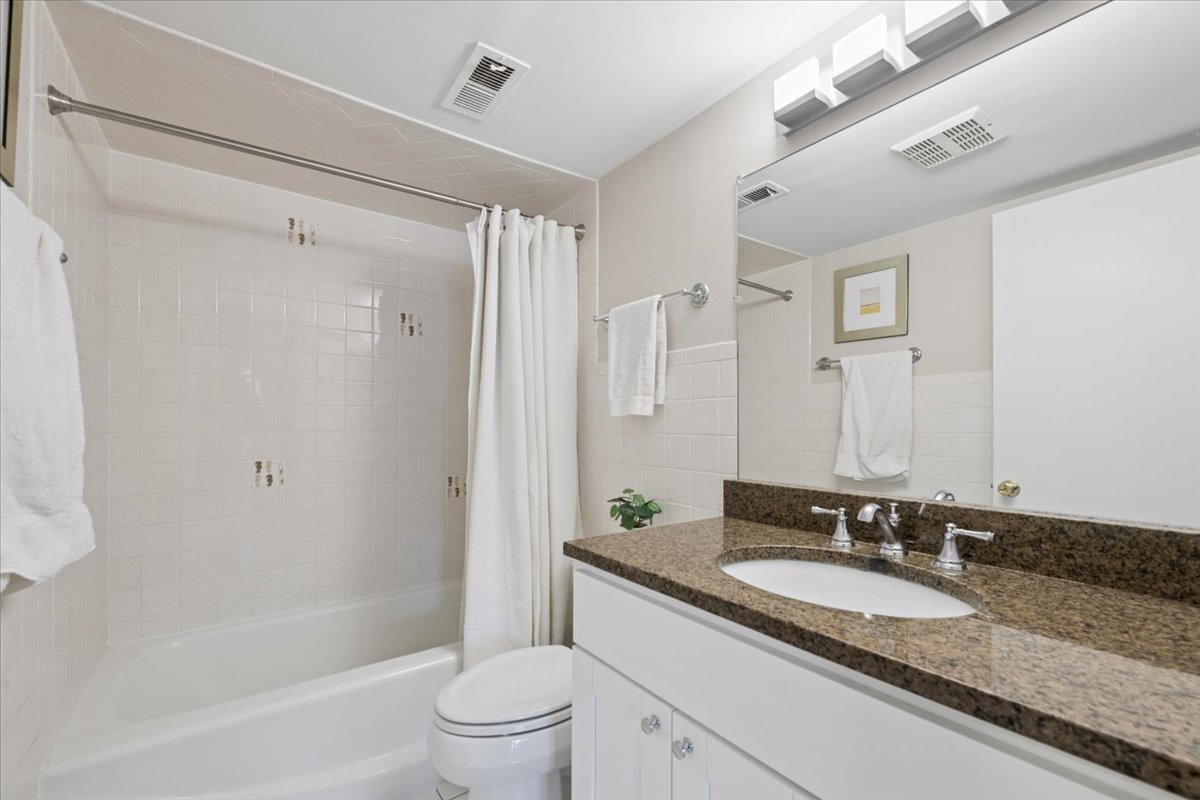 215 Marengo Avenue Unit: 3A