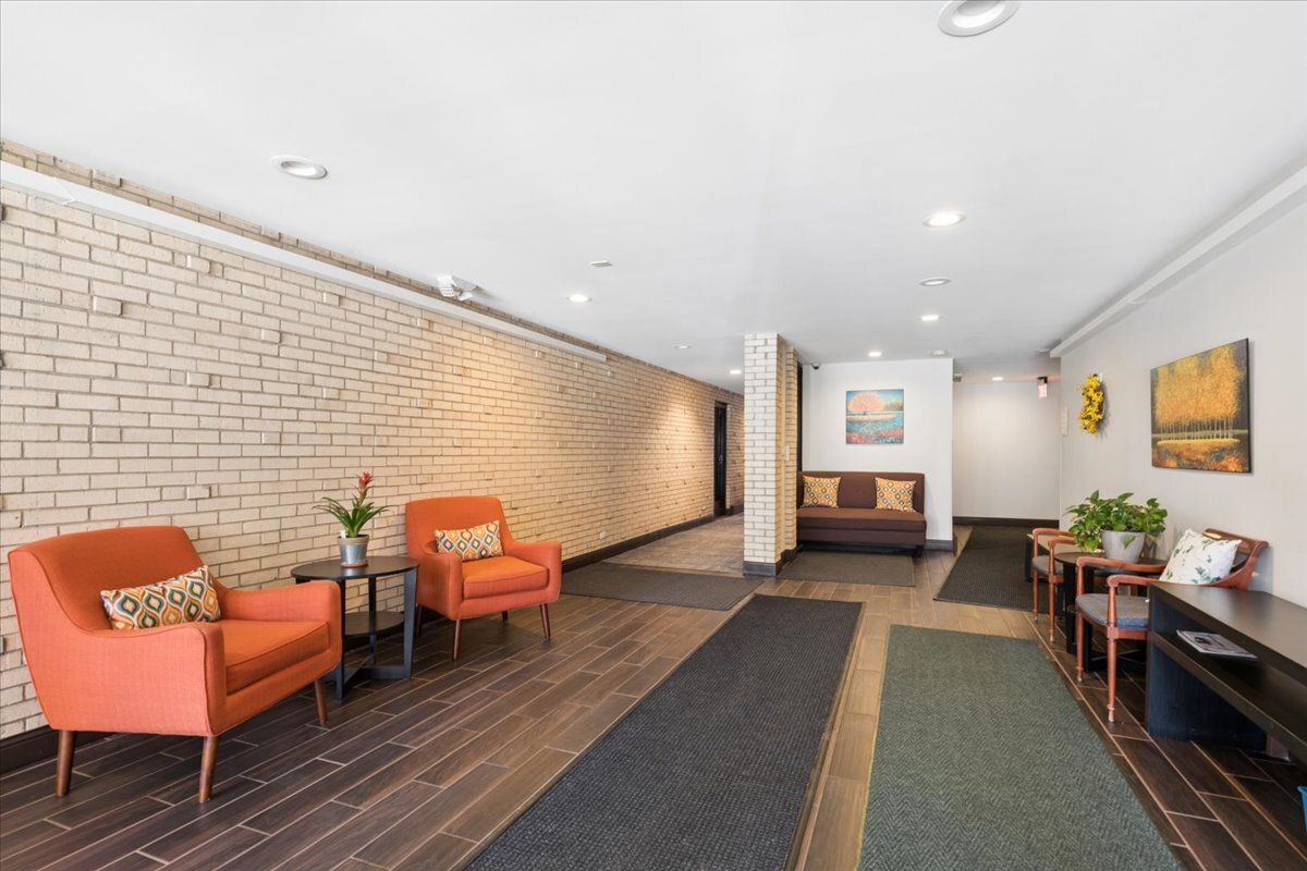 215 Marengo Avenue Unit: 3A