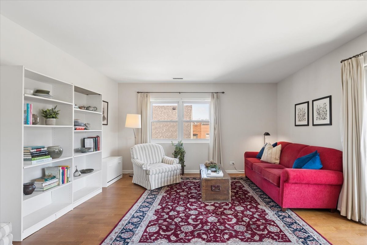 215 Marengo Avenue Unit: 3A