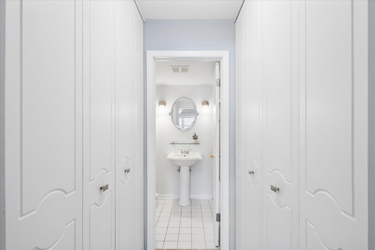 215 Marengo Avenue Unit: 3A