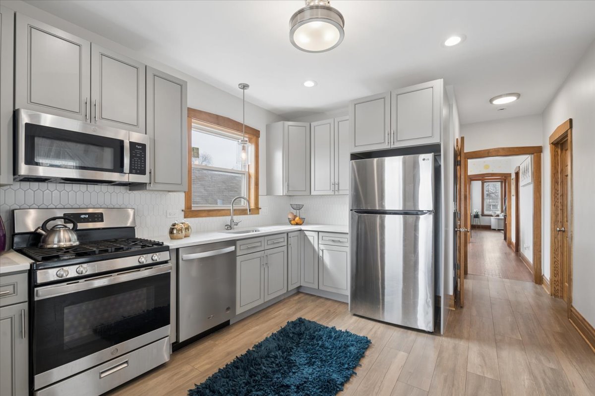 1341 Ridgeland Avenue Unit: 2