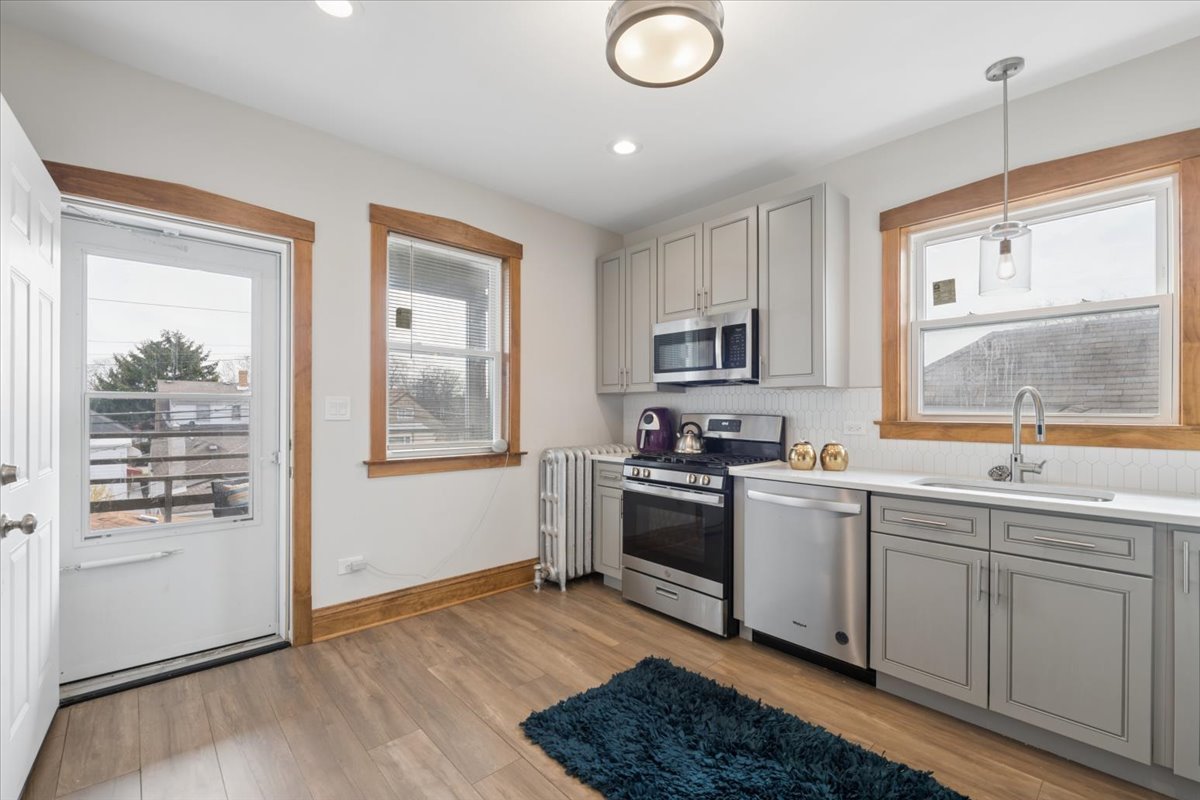 1341 Ridgeland Avenue Unit: 2