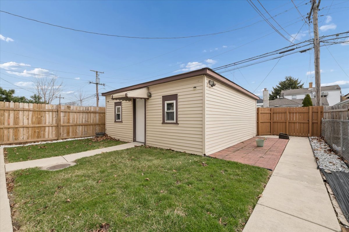 1341 Ridgeland Avenue Unit: 2