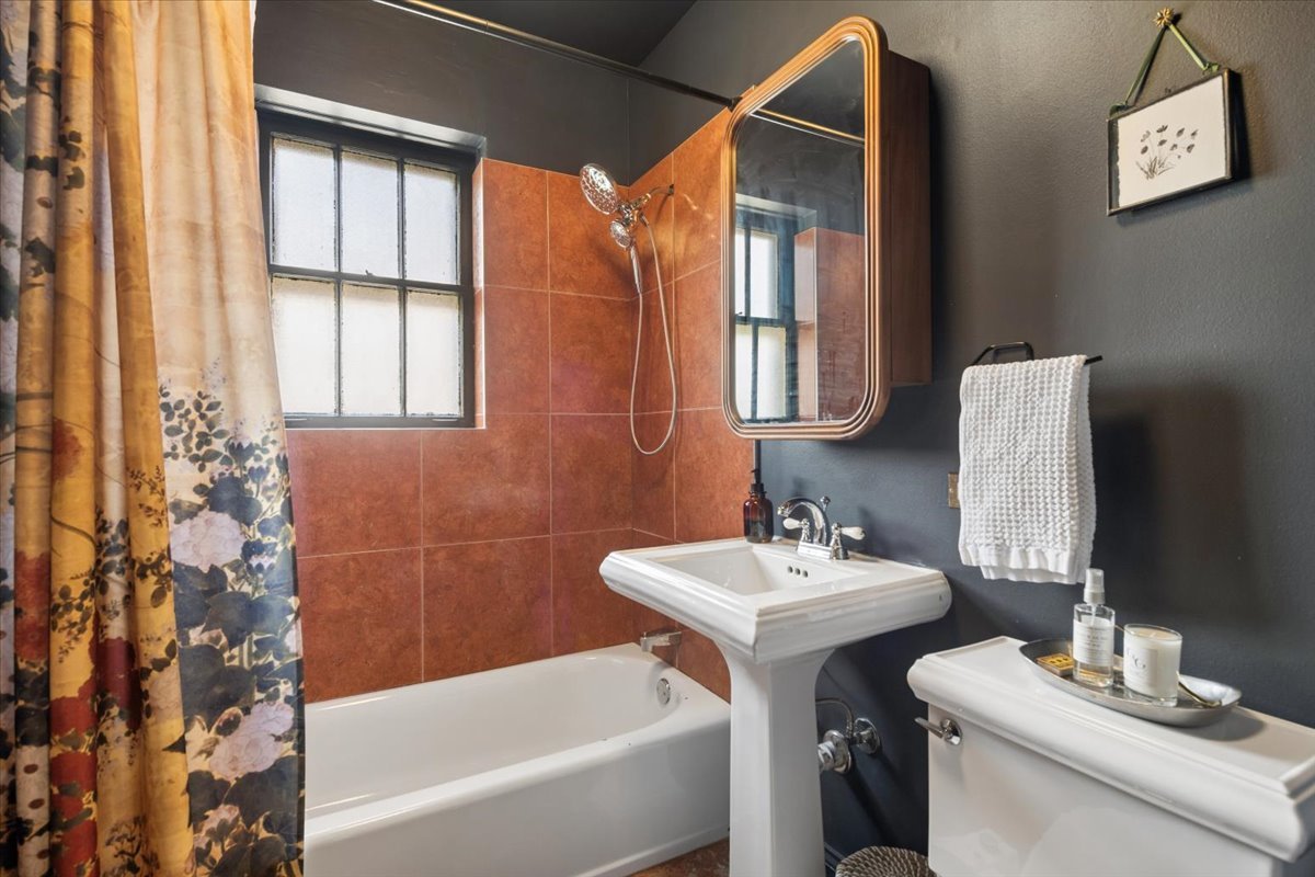 1118 Washington Boulevard Unit: 3A