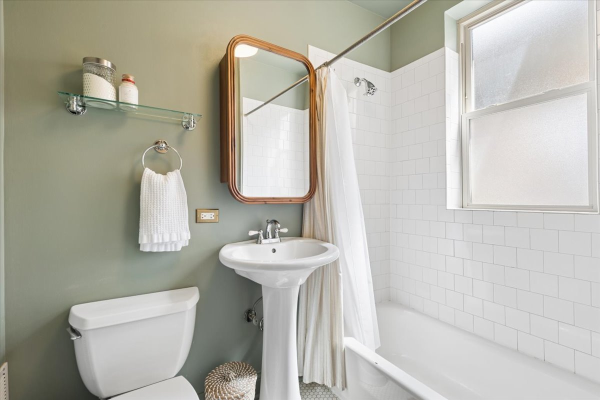 1118 Washington Boulevard Unit: 3A