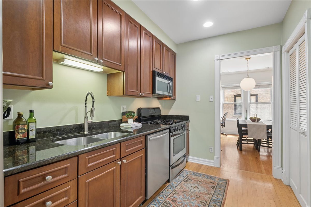 4446 N Wolcott Avenue Unit: 2B