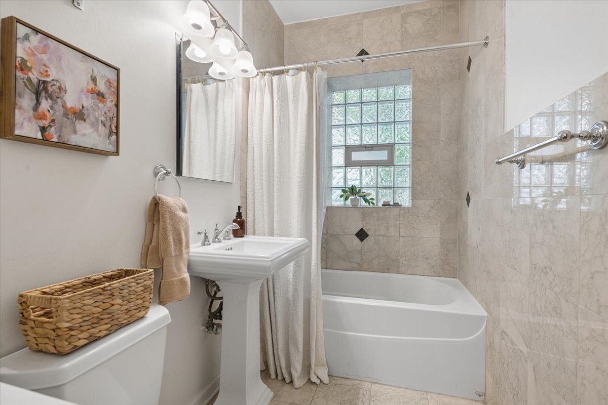 4446 N Wolcott Avenue Unit: 2B