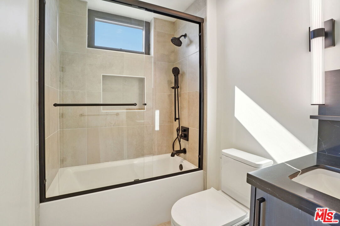 1110 S Spaulding Ave Unit: 102