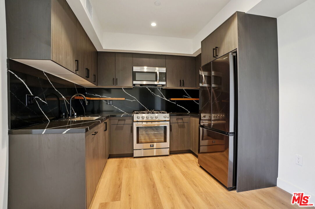 1110 S Spaulding Ave Unit: 204