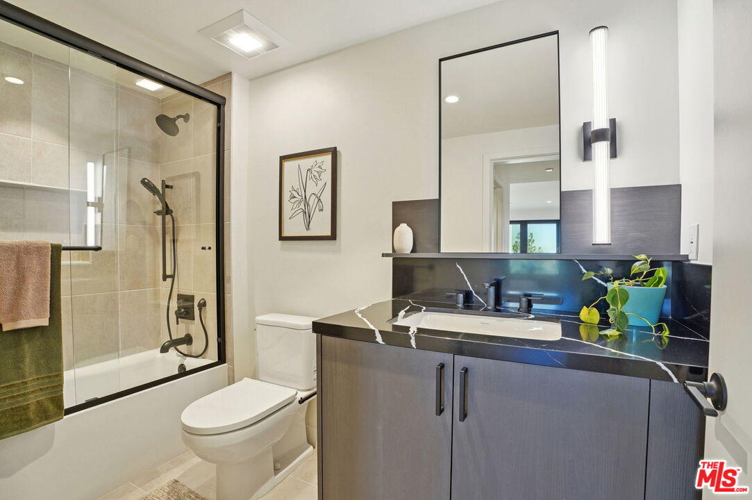 1110 S Spaulding Ave Unit: 305