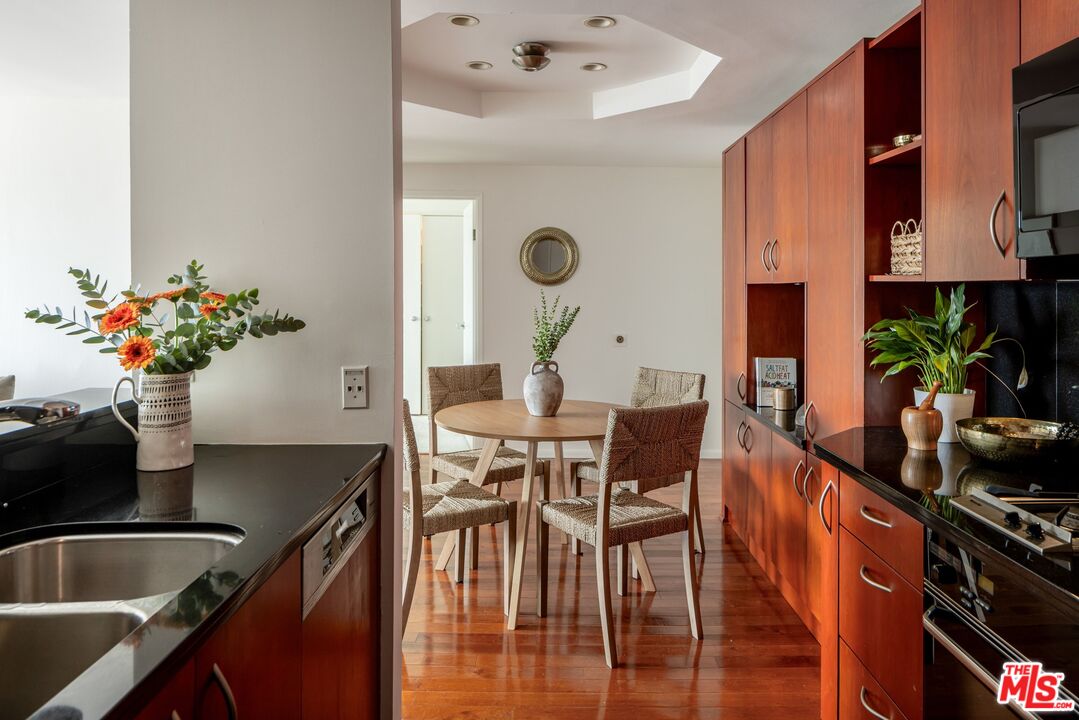 1230 Horn Ave Unit: 728