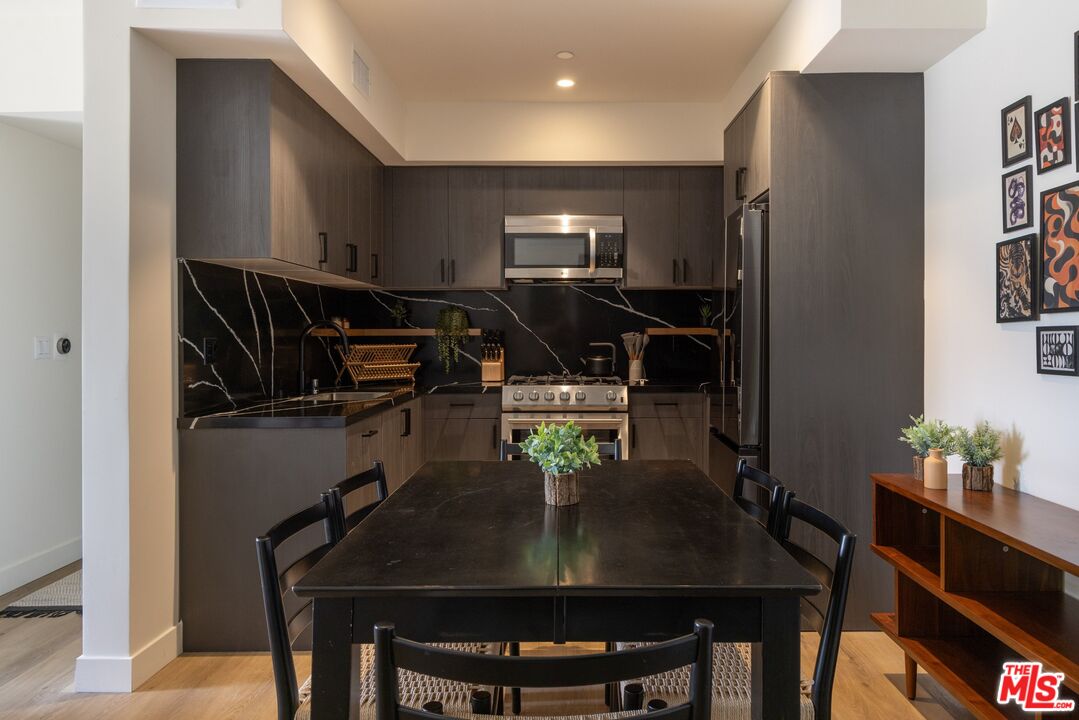 1110 S Spaulding Ave Unit: 204