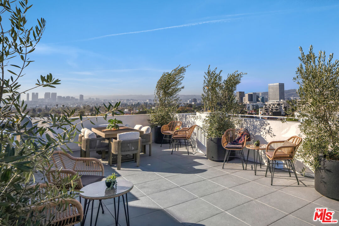 1110 S Spaulding Ave Unit: 204