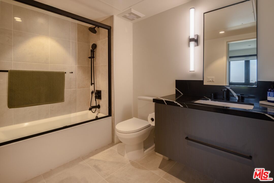 1110 S Spaulding Ave Unit: 204