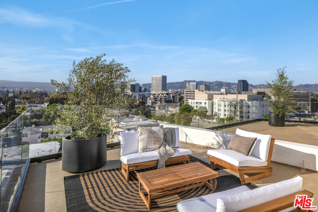 1110 S Spaulding Ave Unit: 204