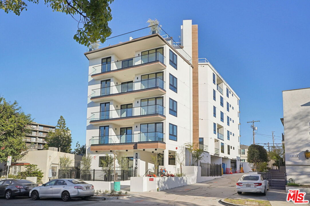 1110 S Spaulding Ave Unit: 204