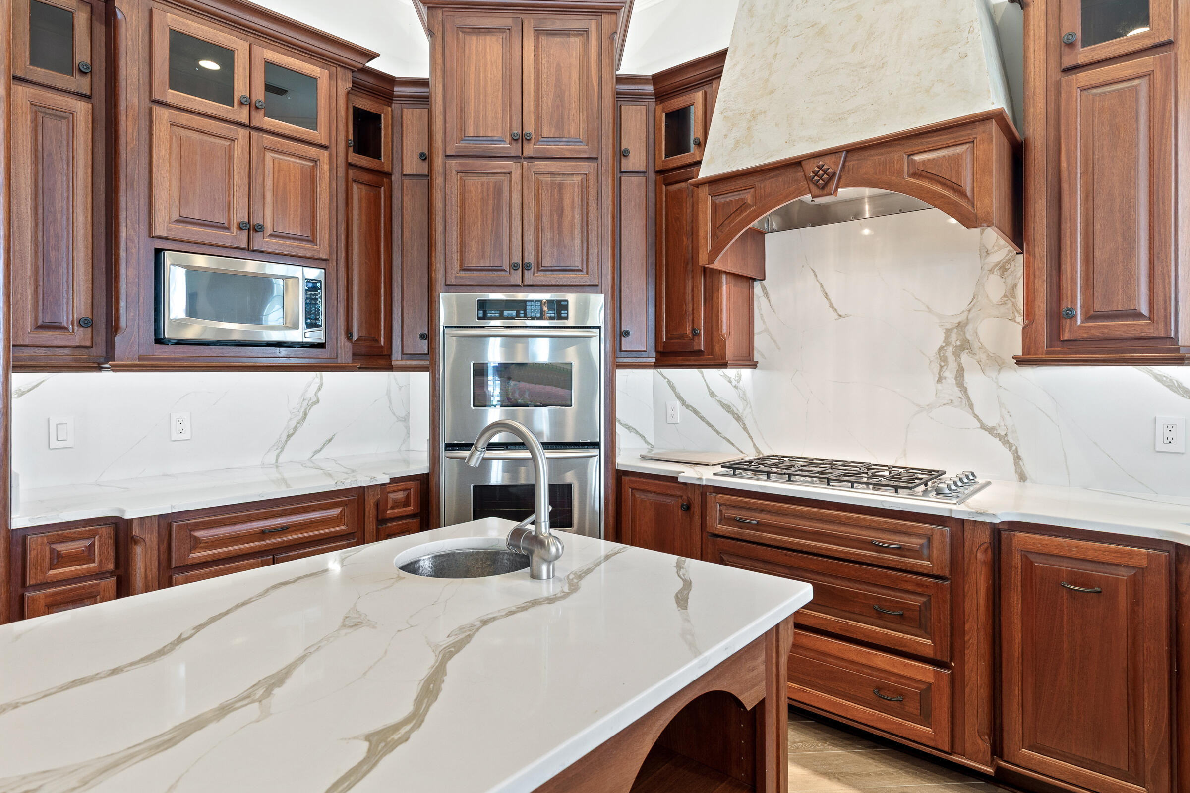 1806 Driftwood Point Road