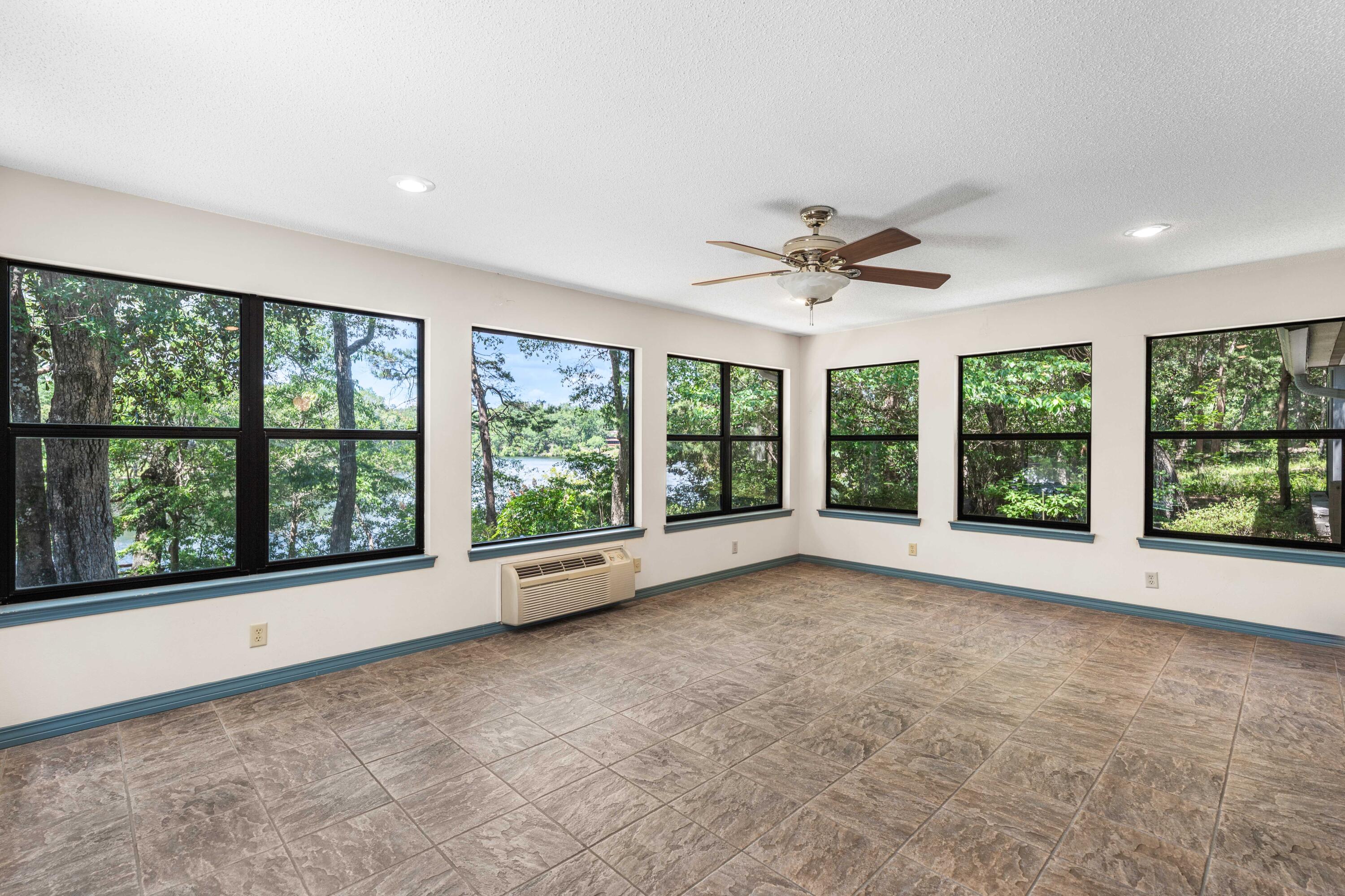 31 E Kathy Lane