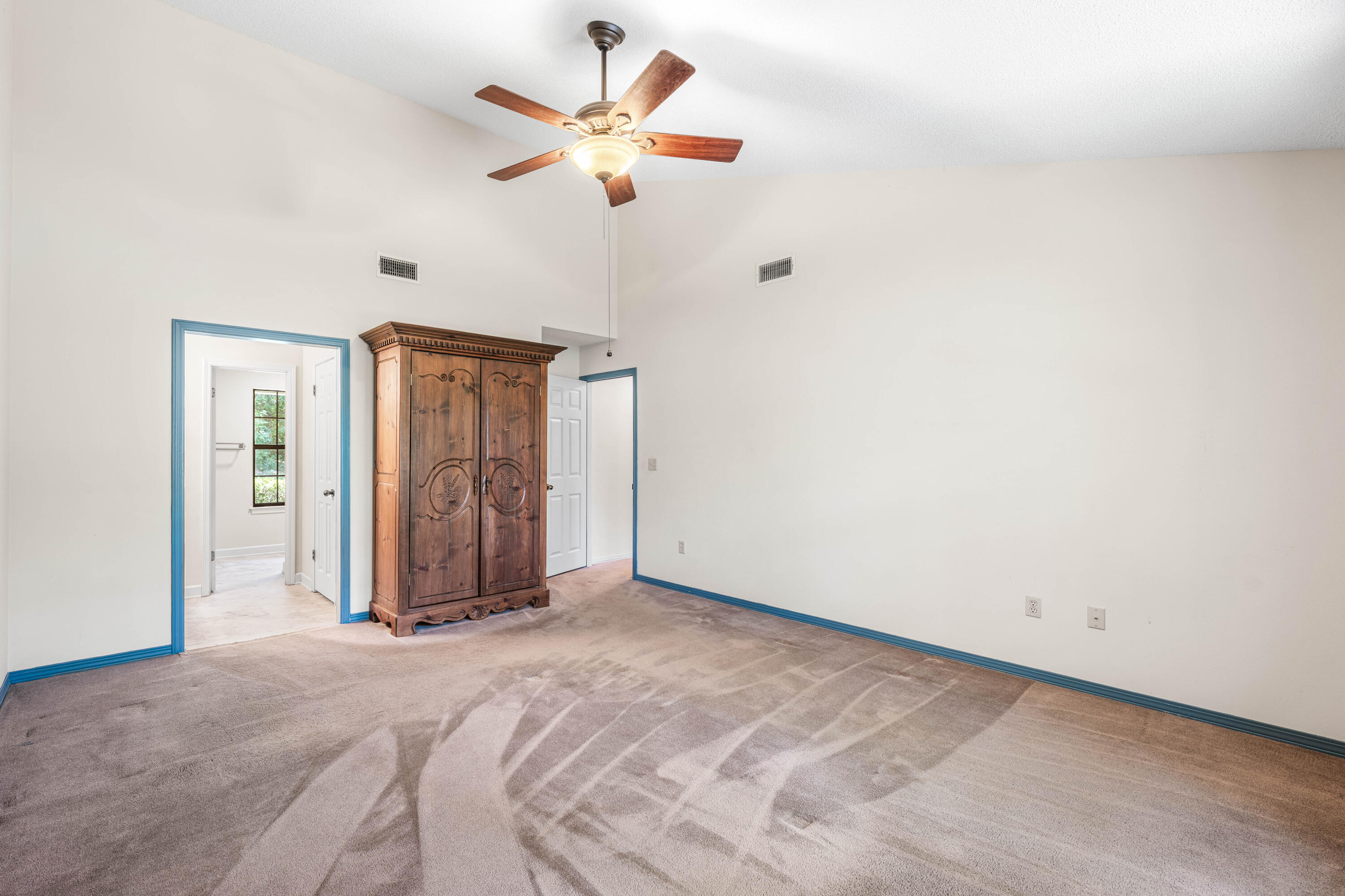 31 E Kathy Lane