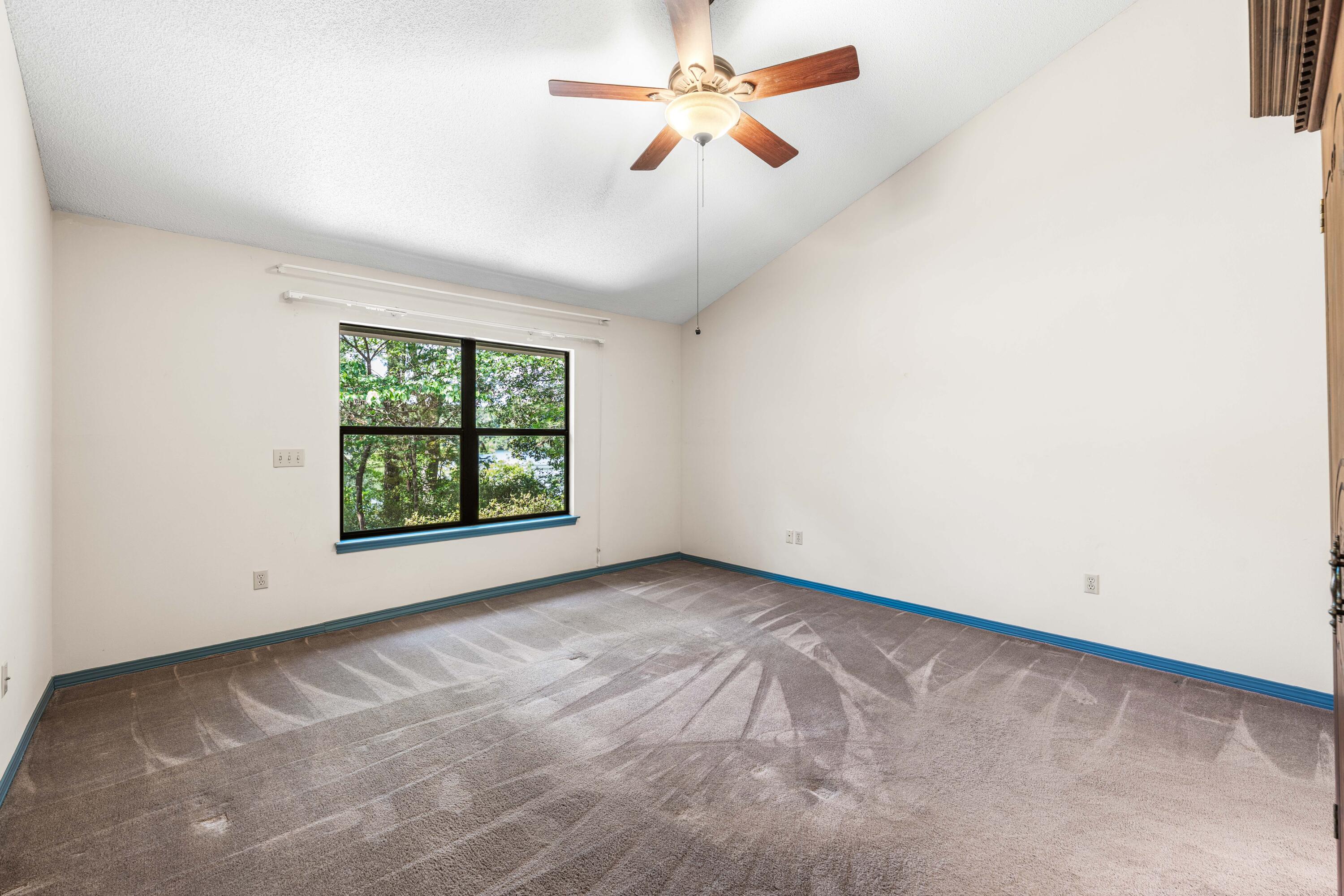31 E Kathy Lane