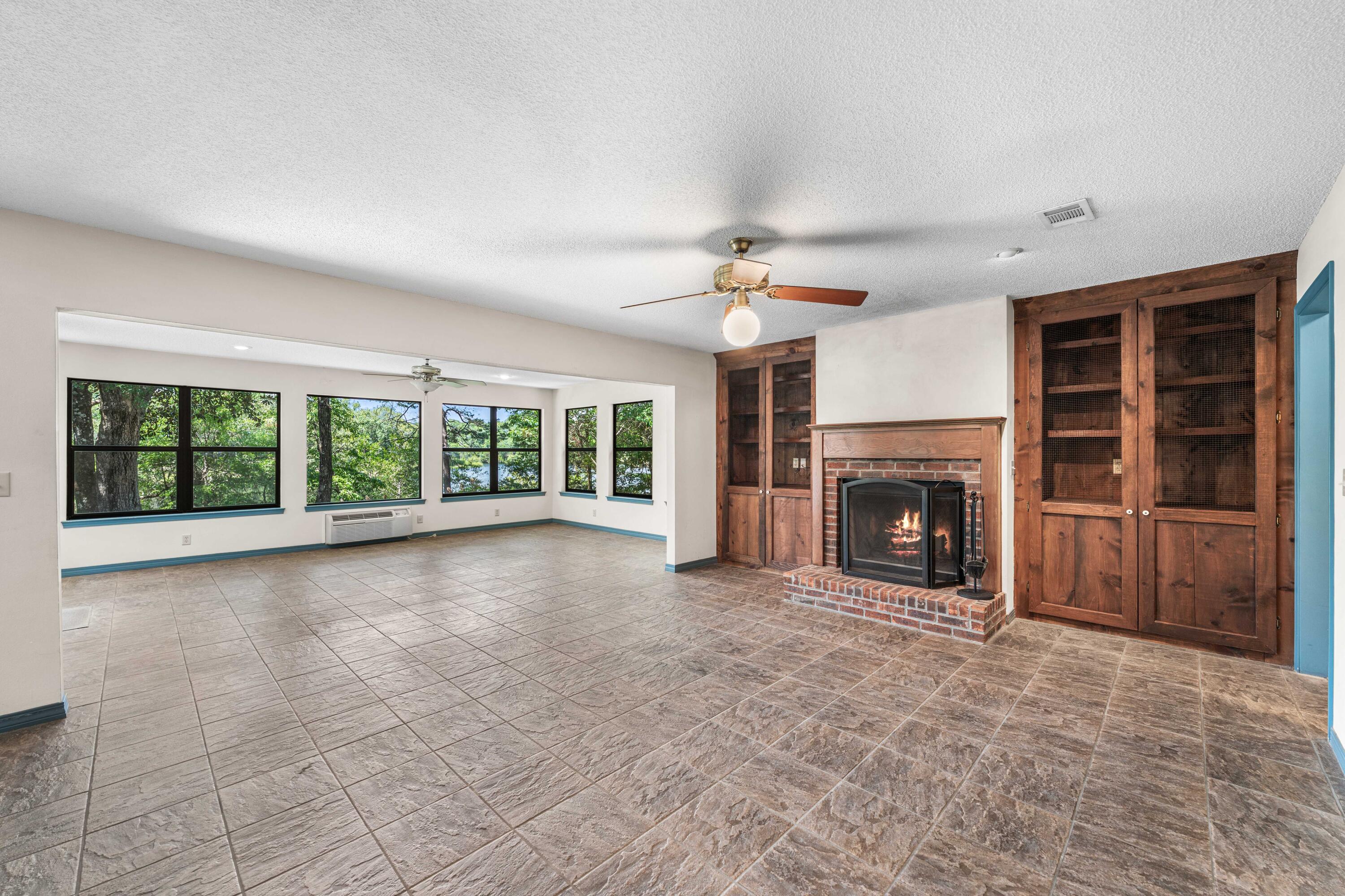 31 E Kathy Lane