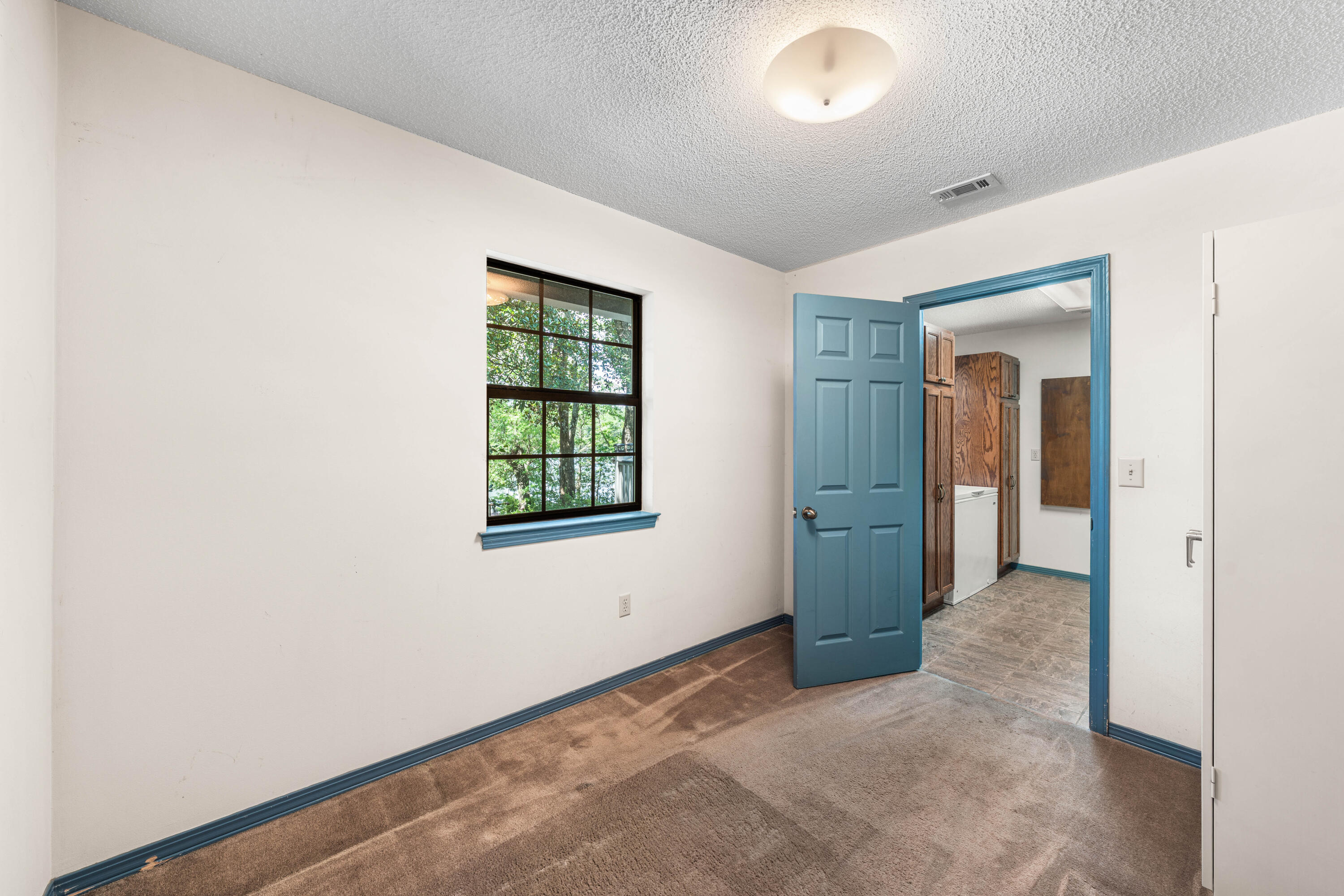 31 E Kathy Lane