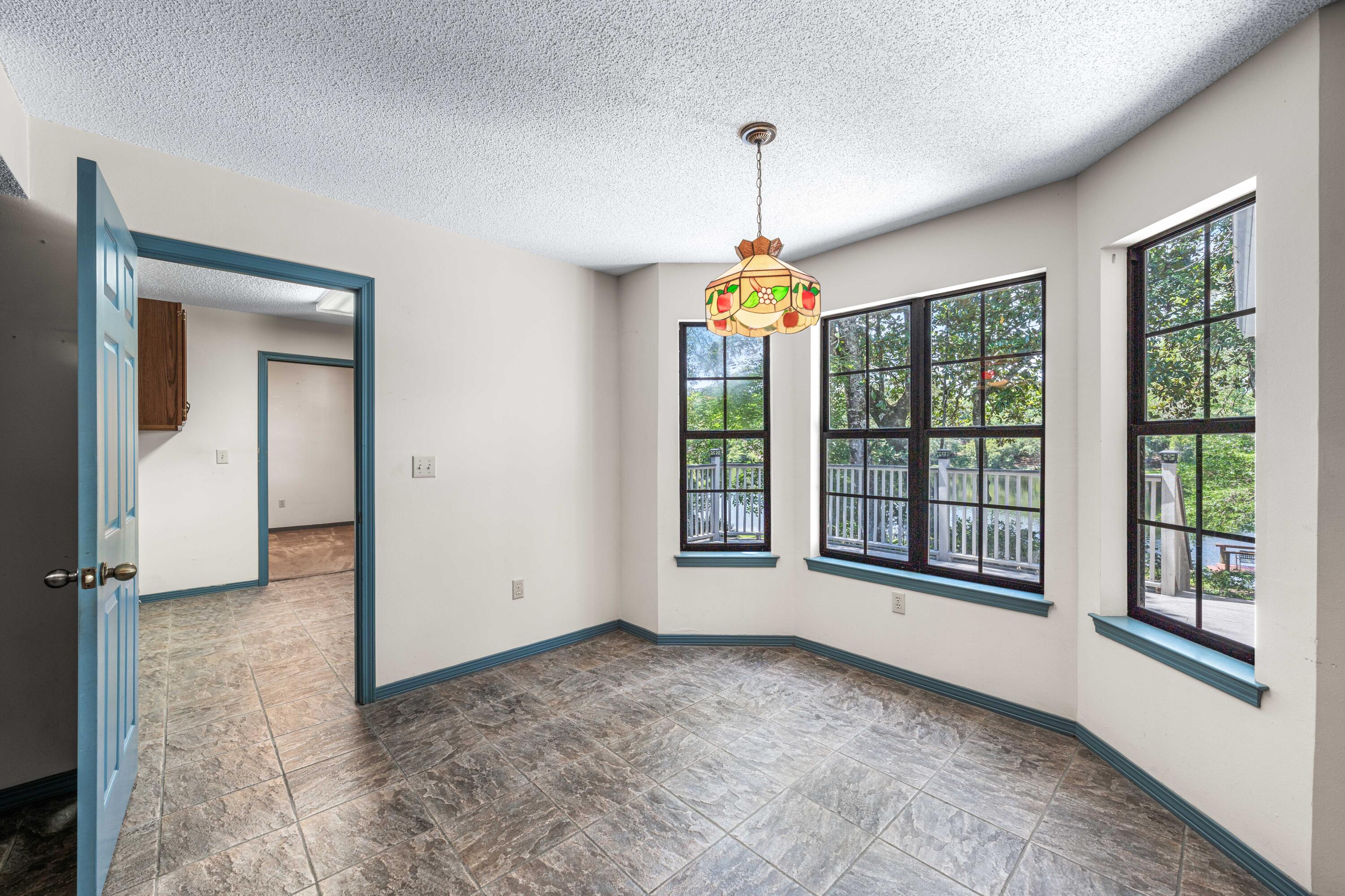 31 E Kathy Lane