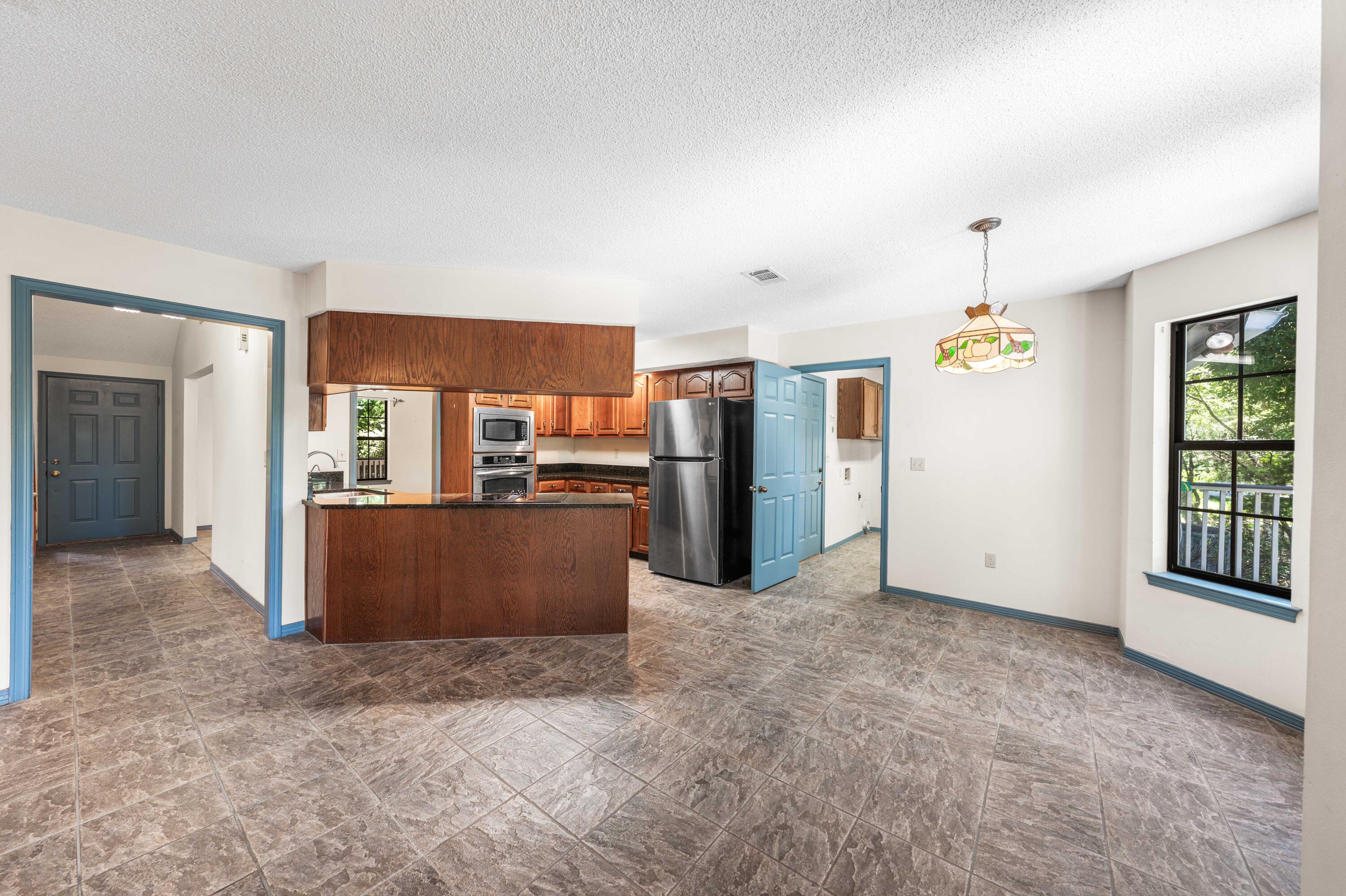 31 E Kathy Lane