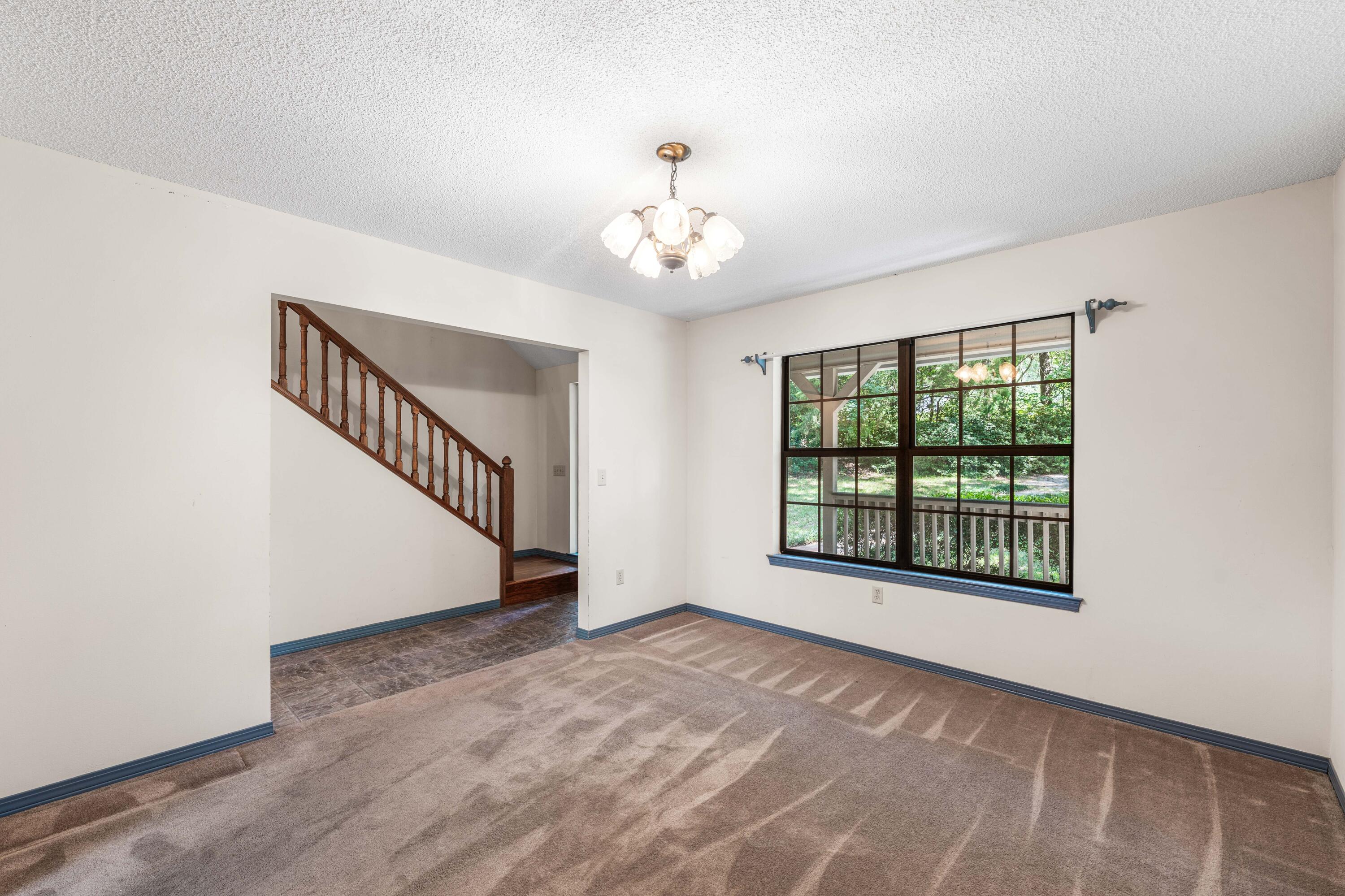 31 E Kathy Lane