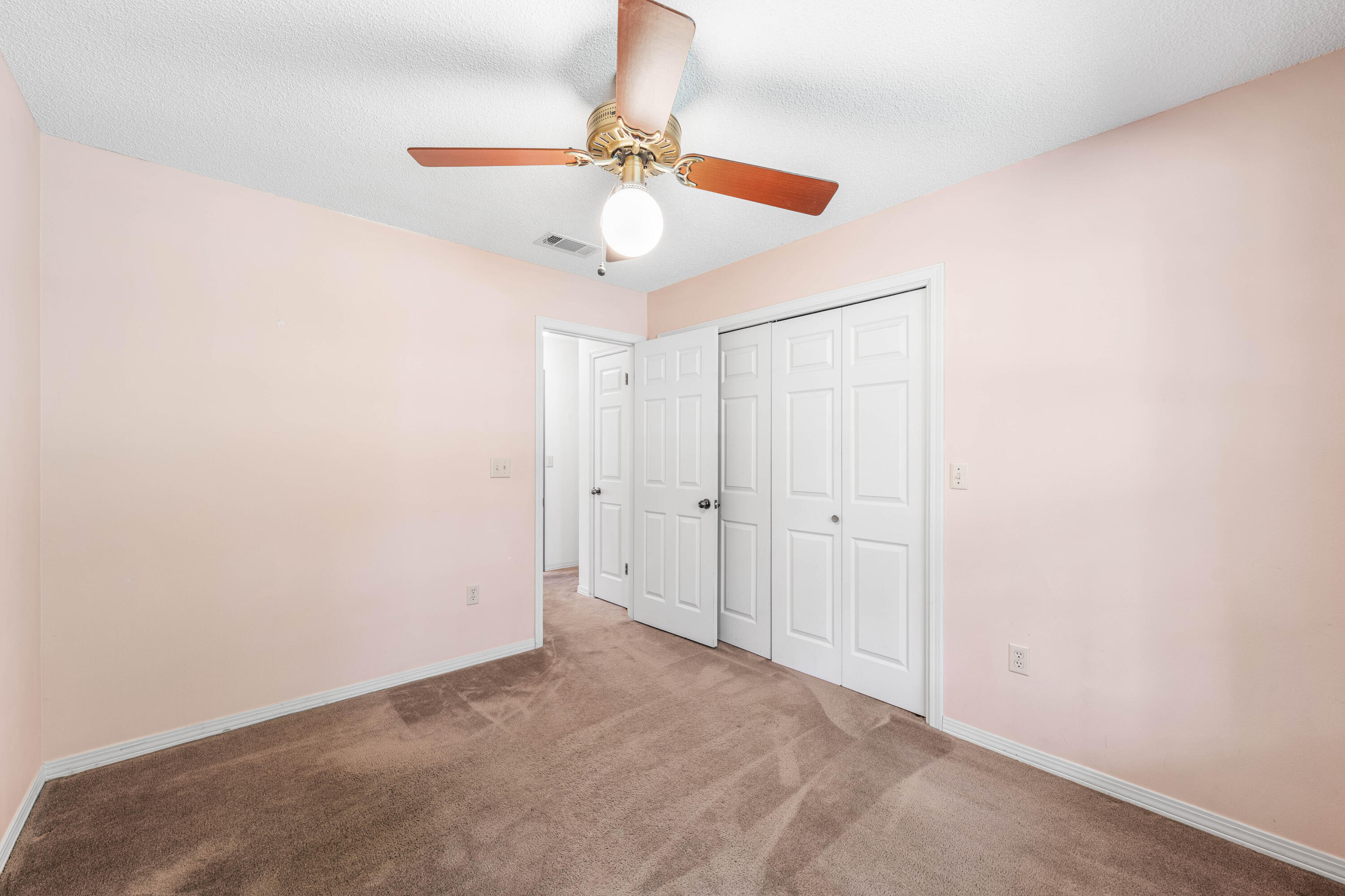 31 E Kathy Lane
