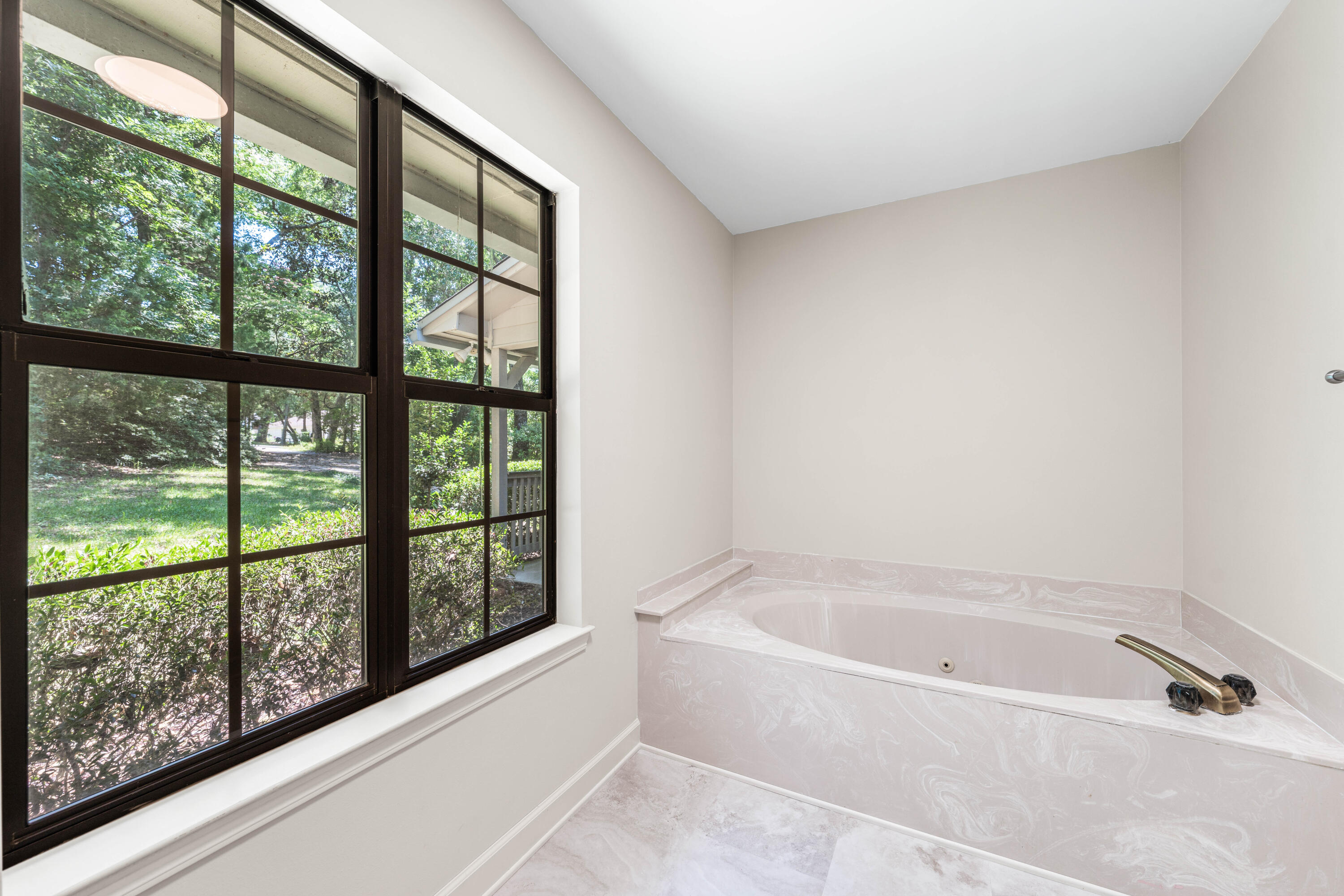 31 E Kathy Lane