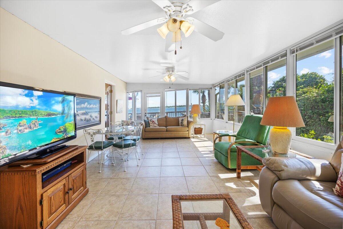1559 W Highway 98