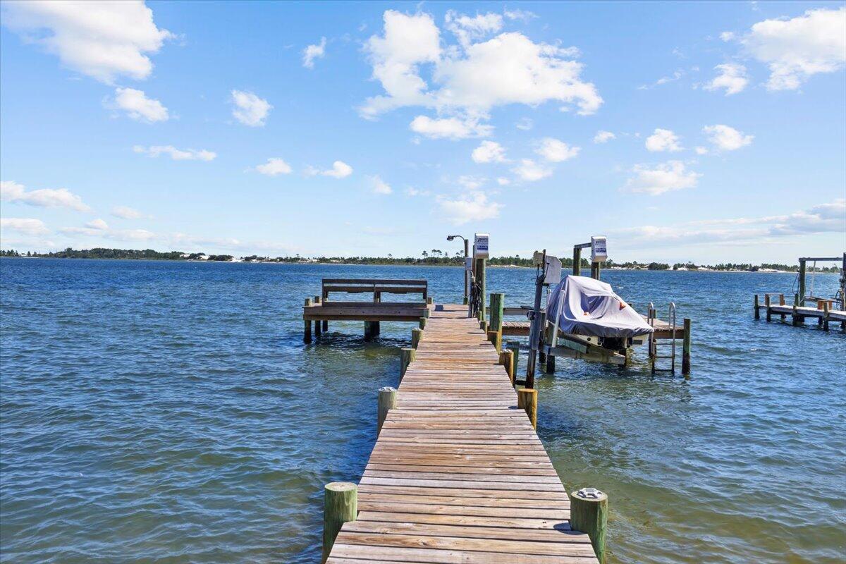 1559 W Highway 98