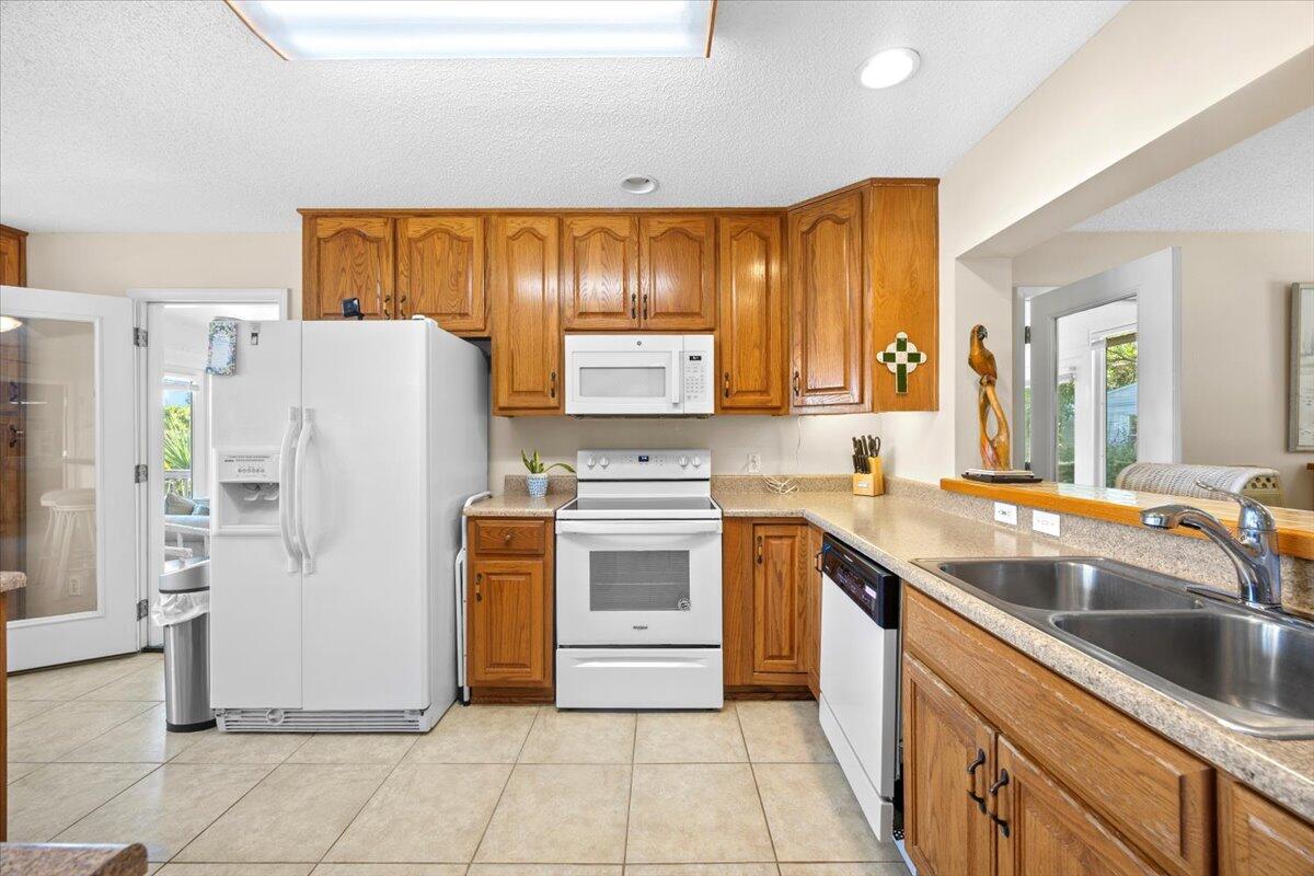 1559 W Highway 98