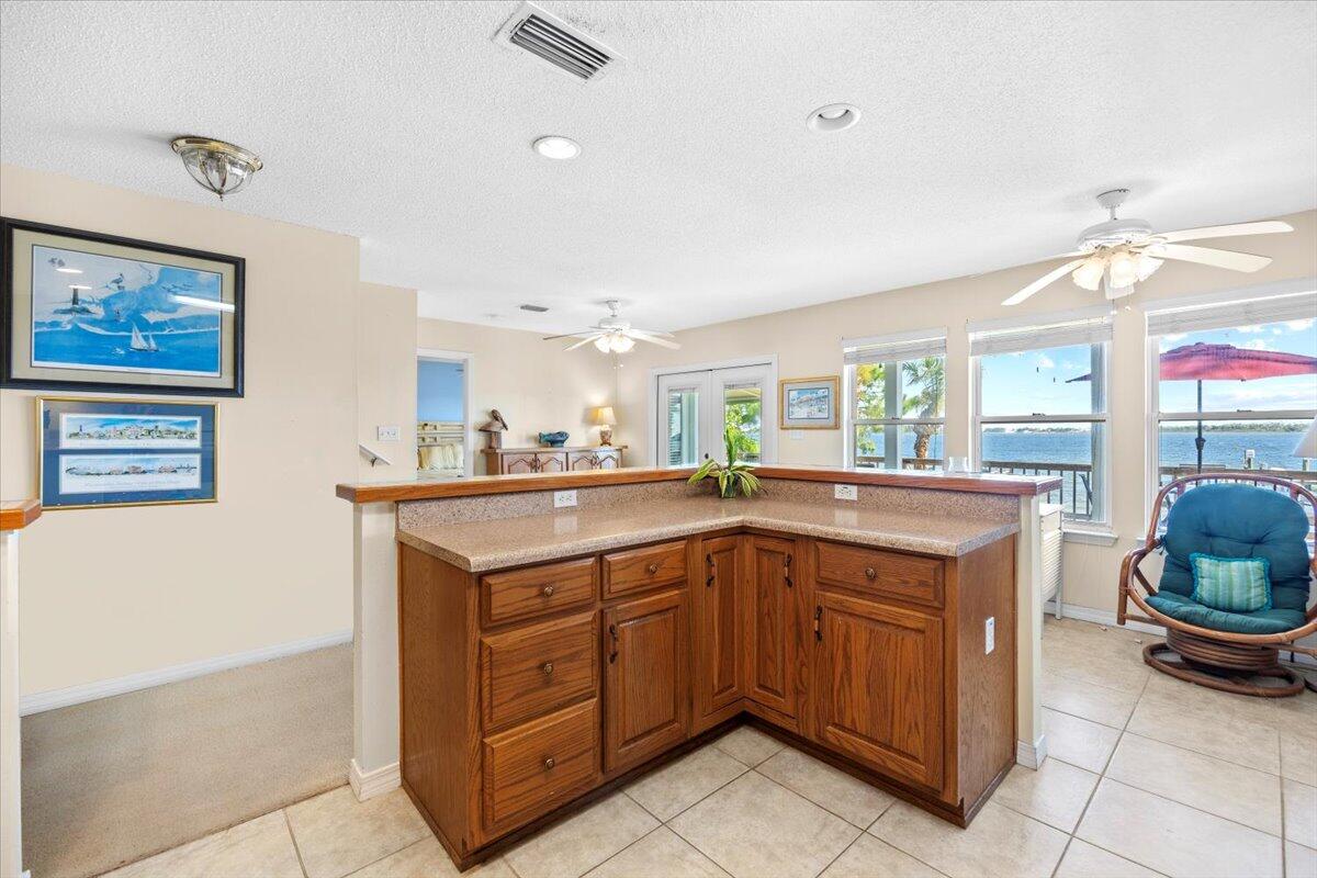 1559 W Highway 98