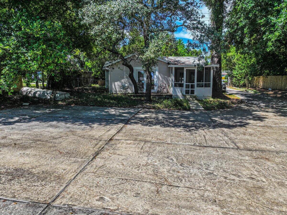 1559 W Highway 98