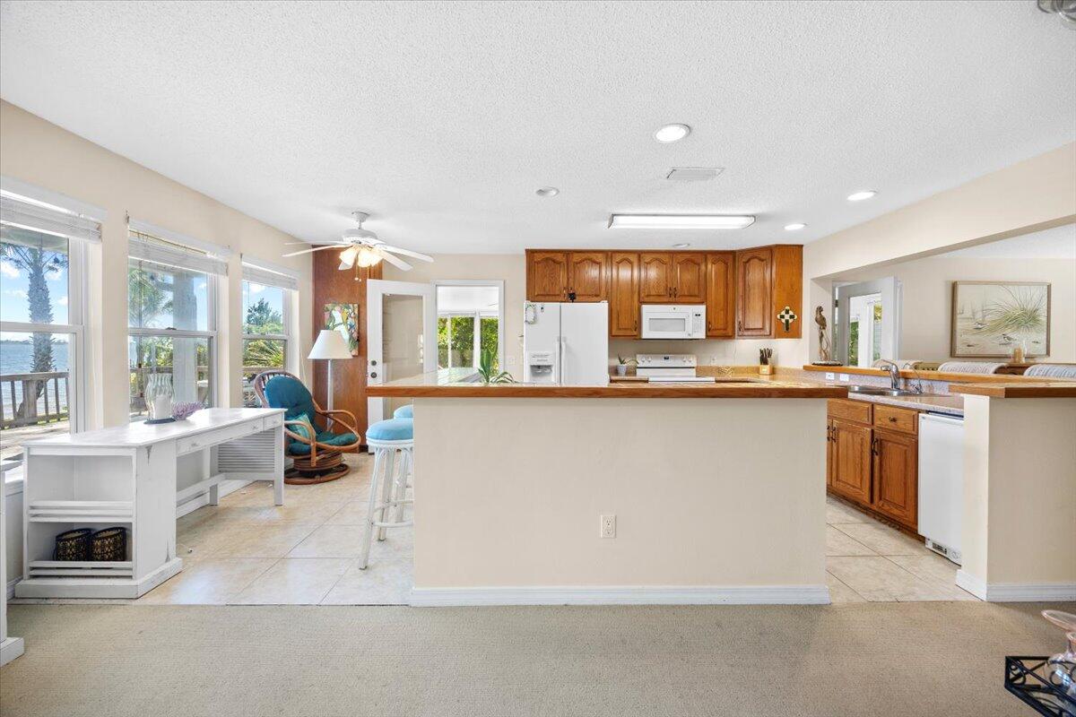 1559 W Highway 98