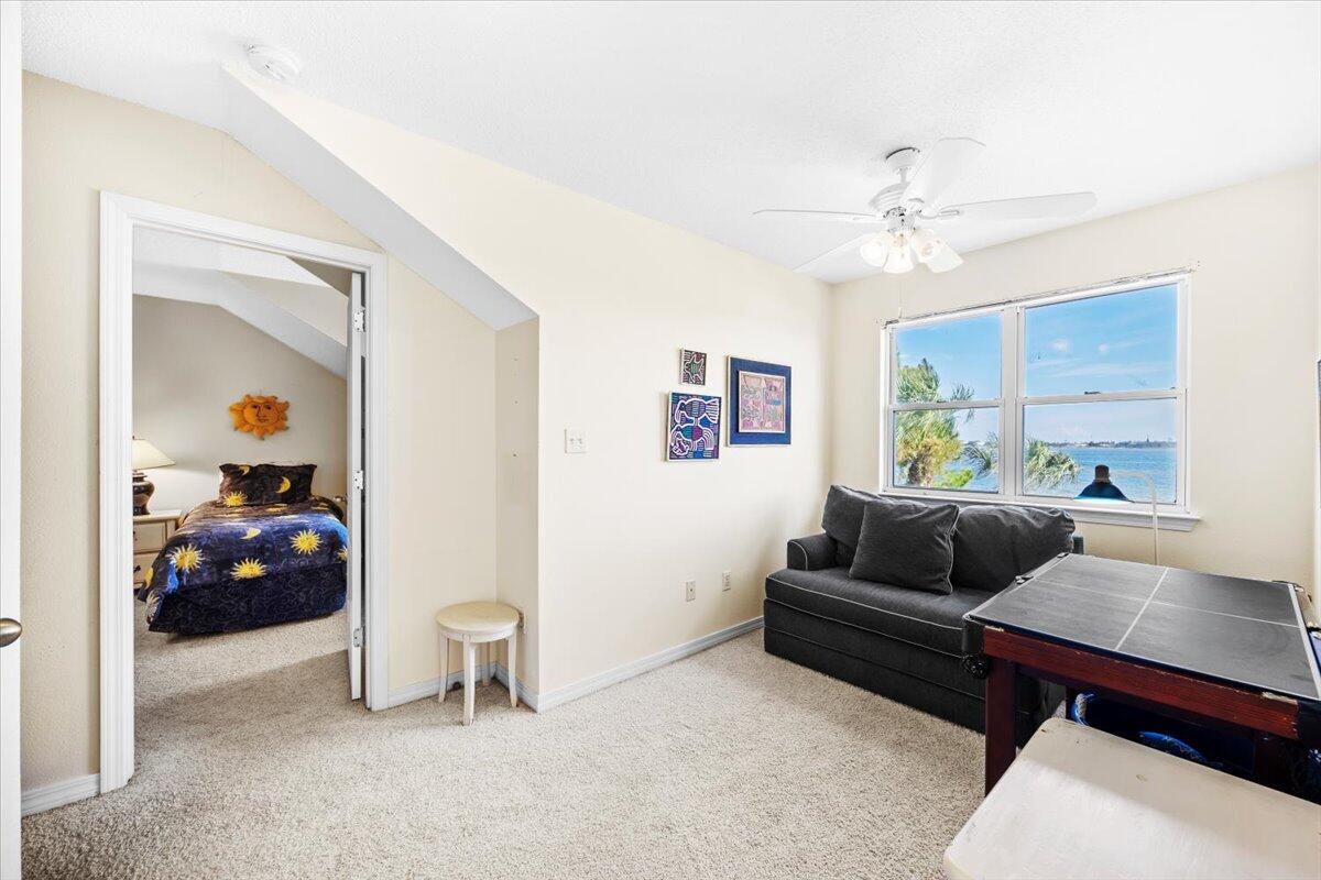 1559 W Highway 98