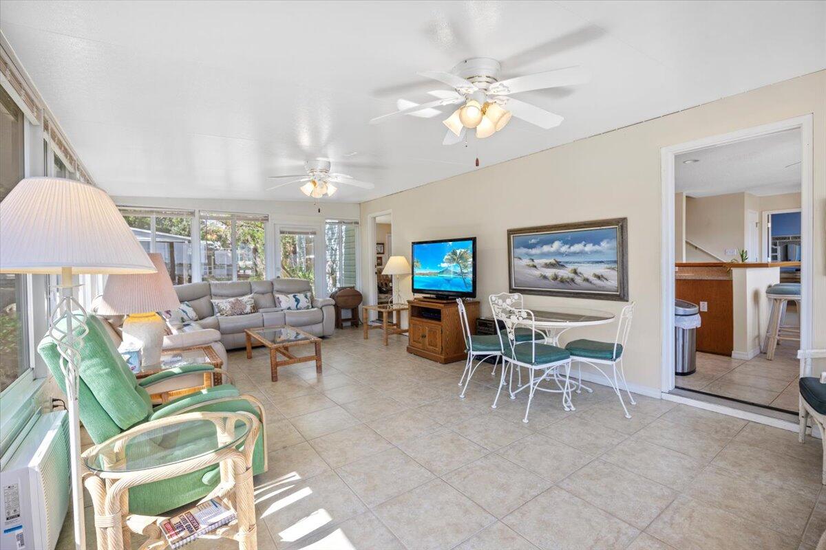 1559 W Highway 98