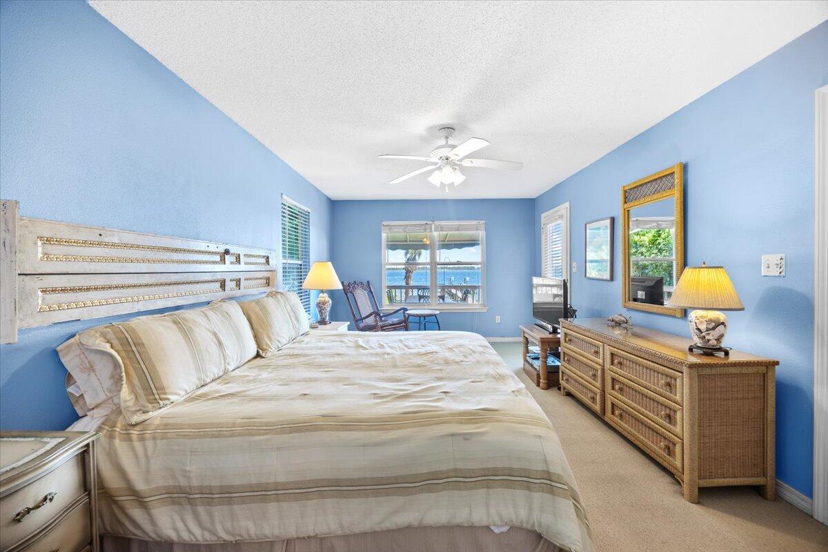 1559 W Highway 98