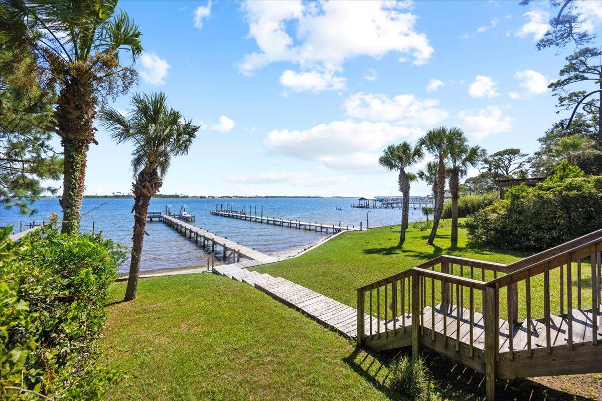 1559 W Highway 98
