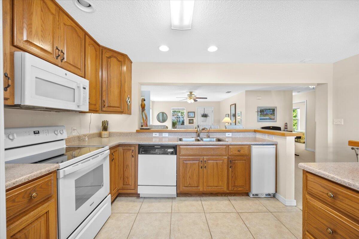 1559 W Highway 98