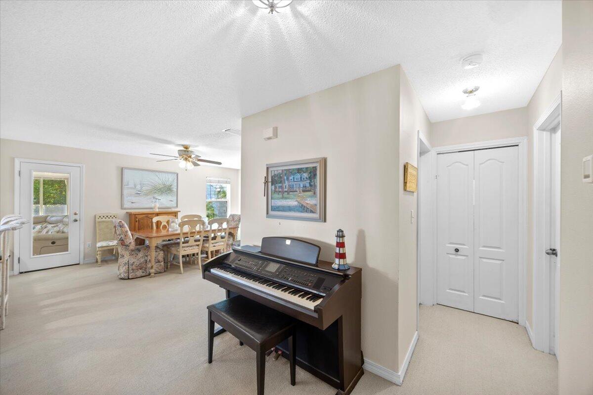 1559 W Highway 98