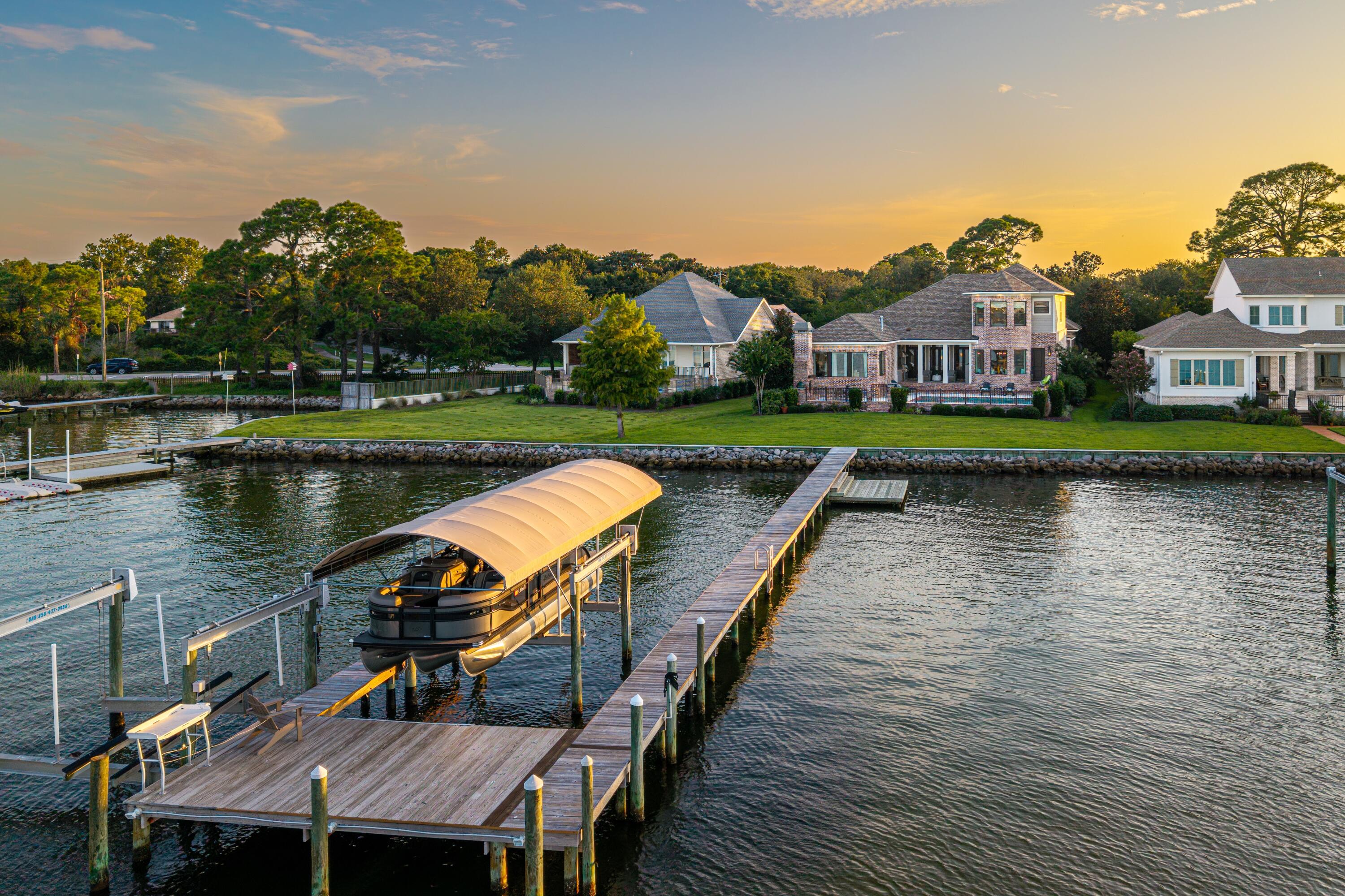 907 Peacock's Point Drive