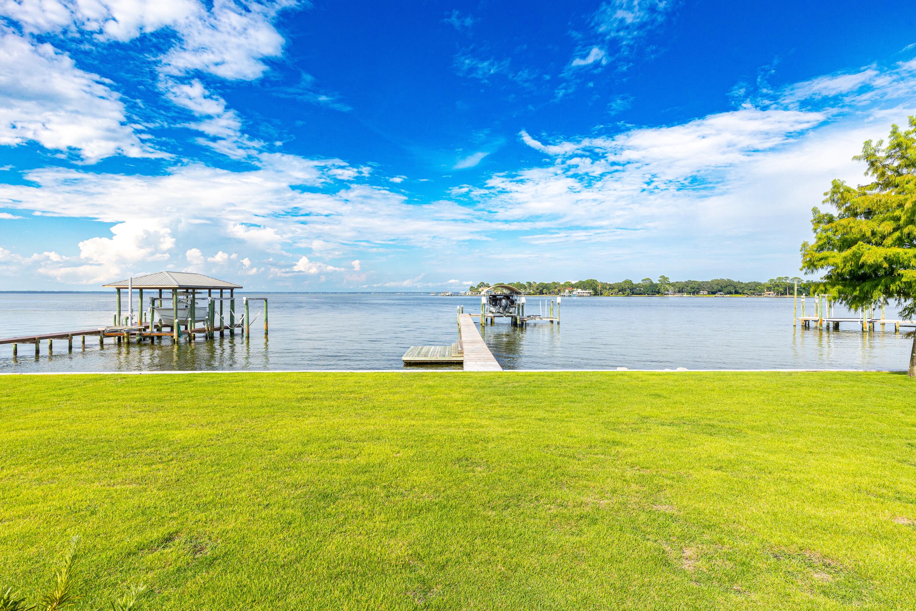 907 Peacock's Point Drive