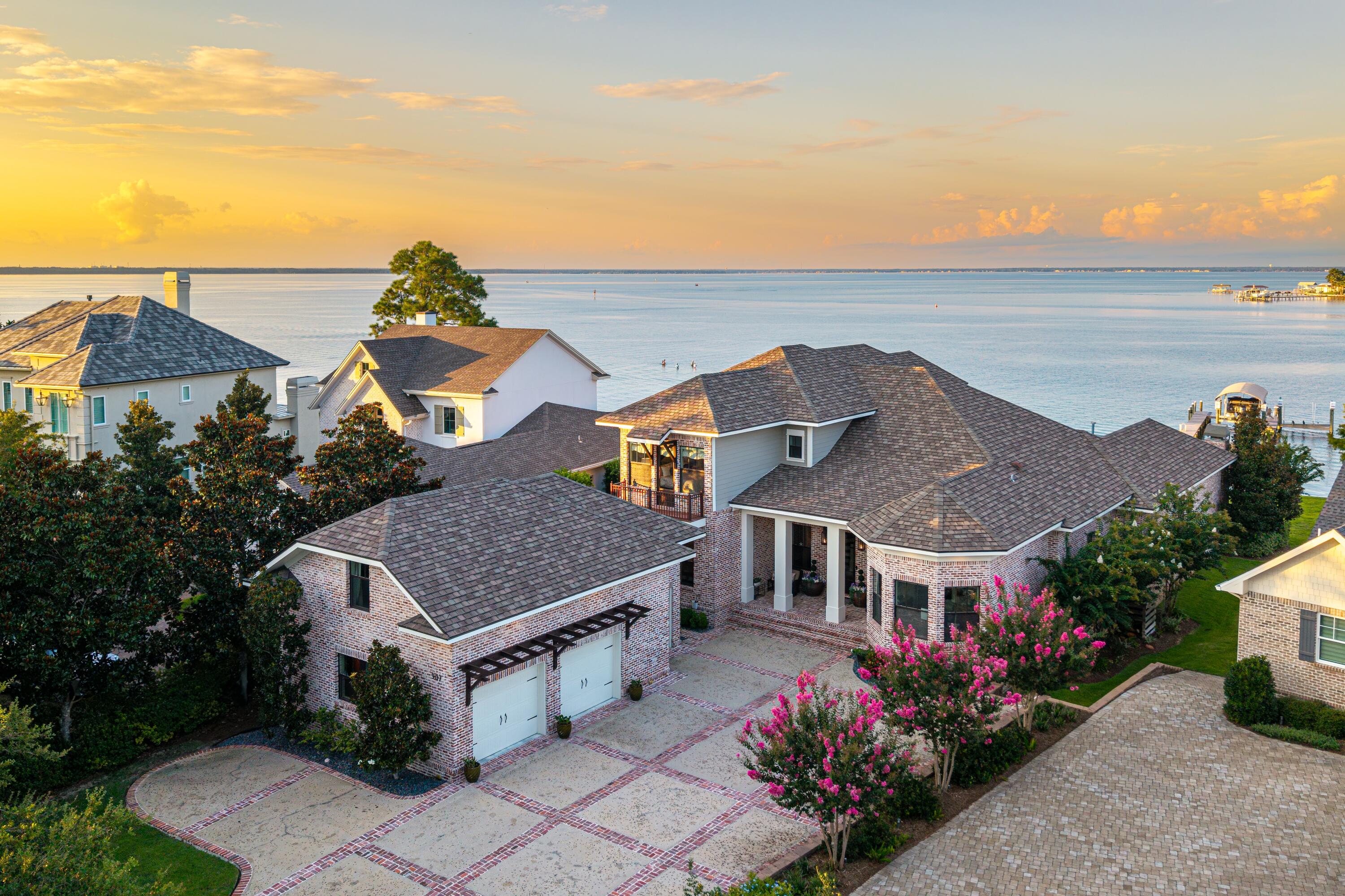 907 Peacock's Point Drive