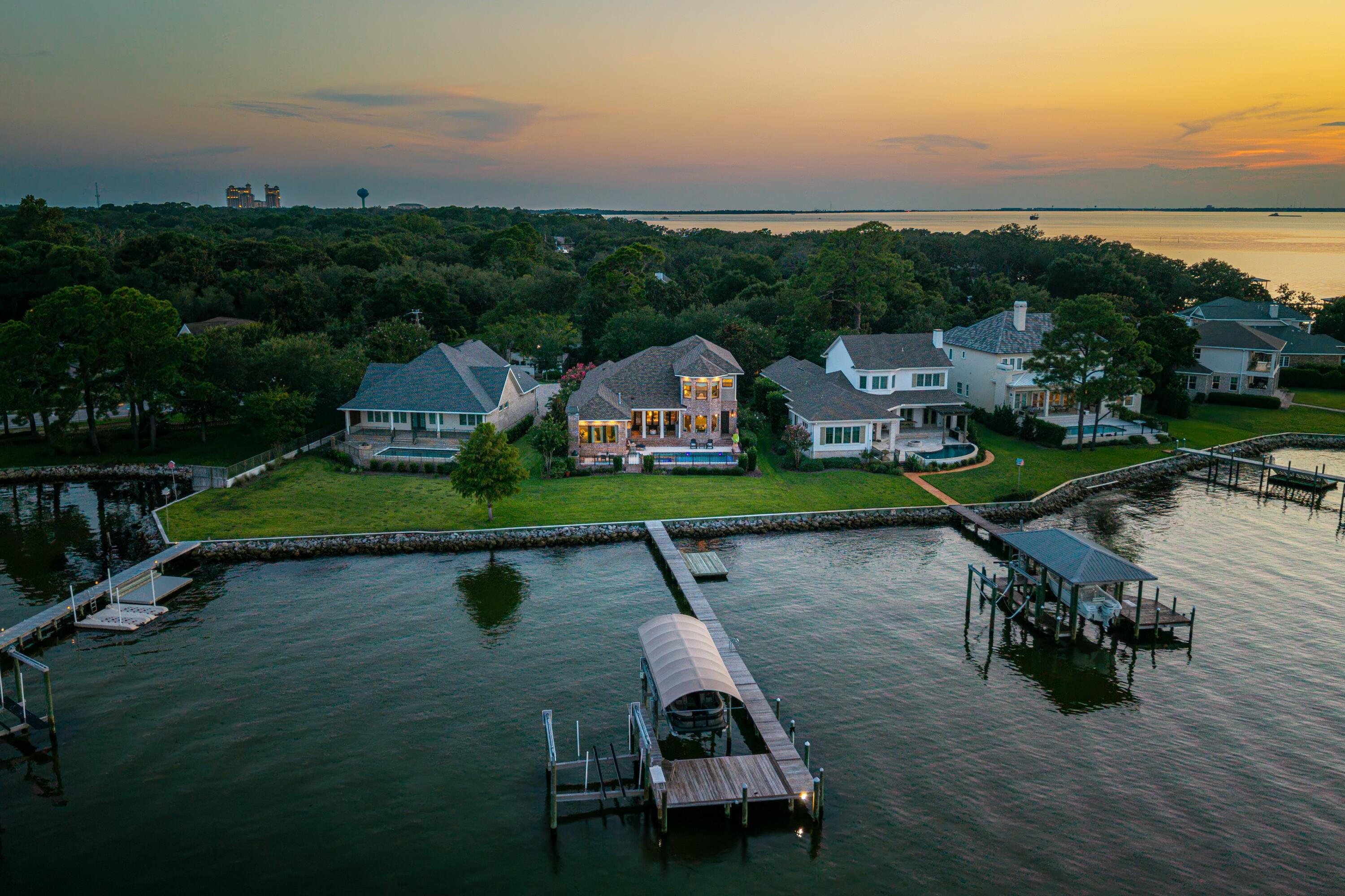 907 Peacock's Point Drive