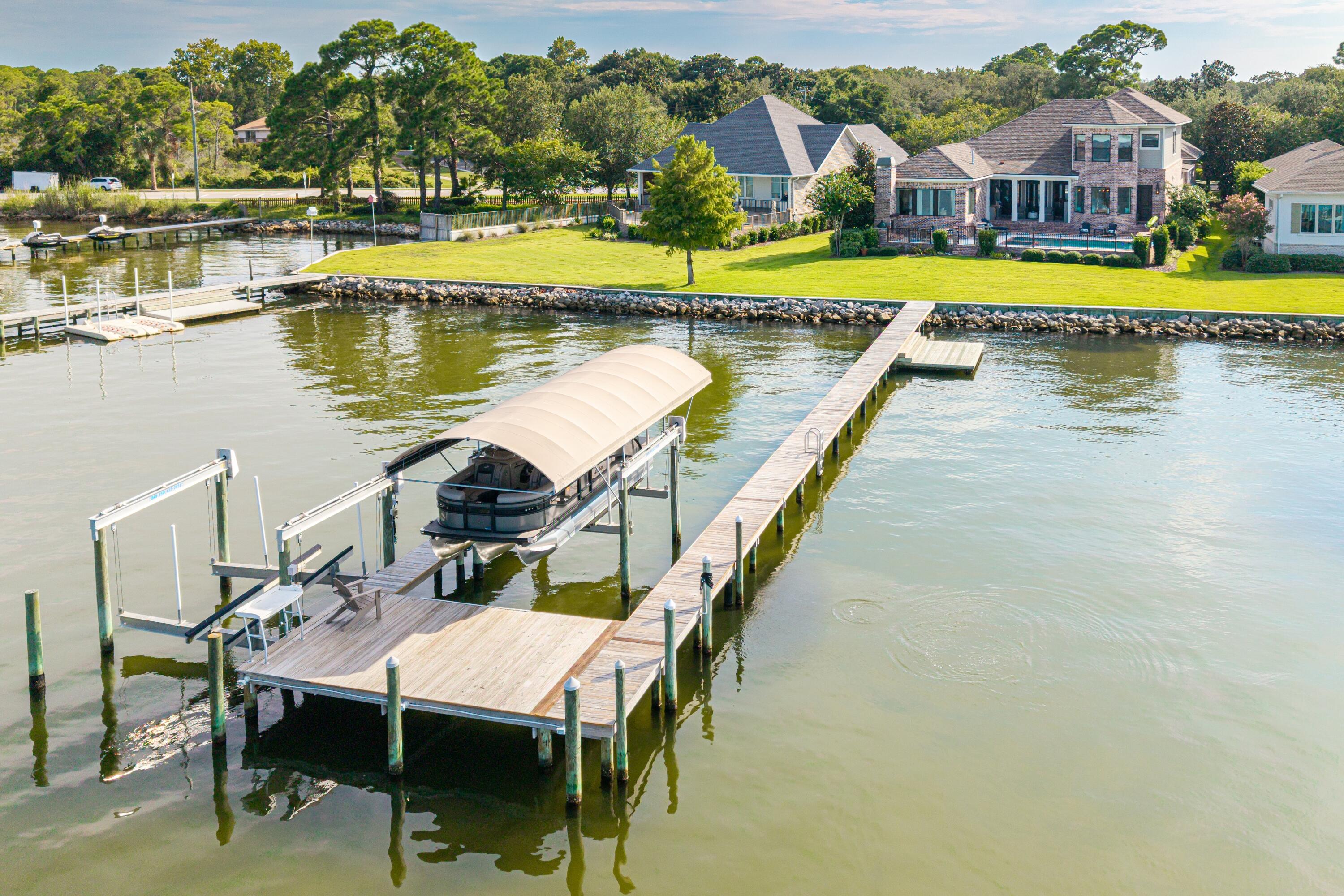 907 Peacock's Point Drive