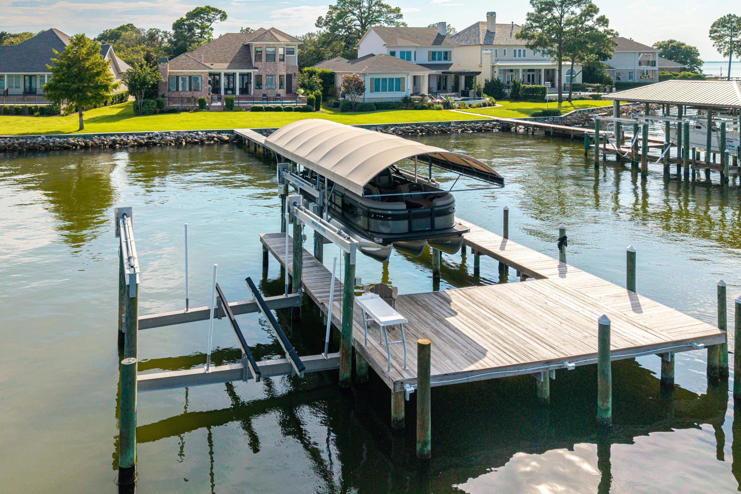 907 Peacock's Point Drive