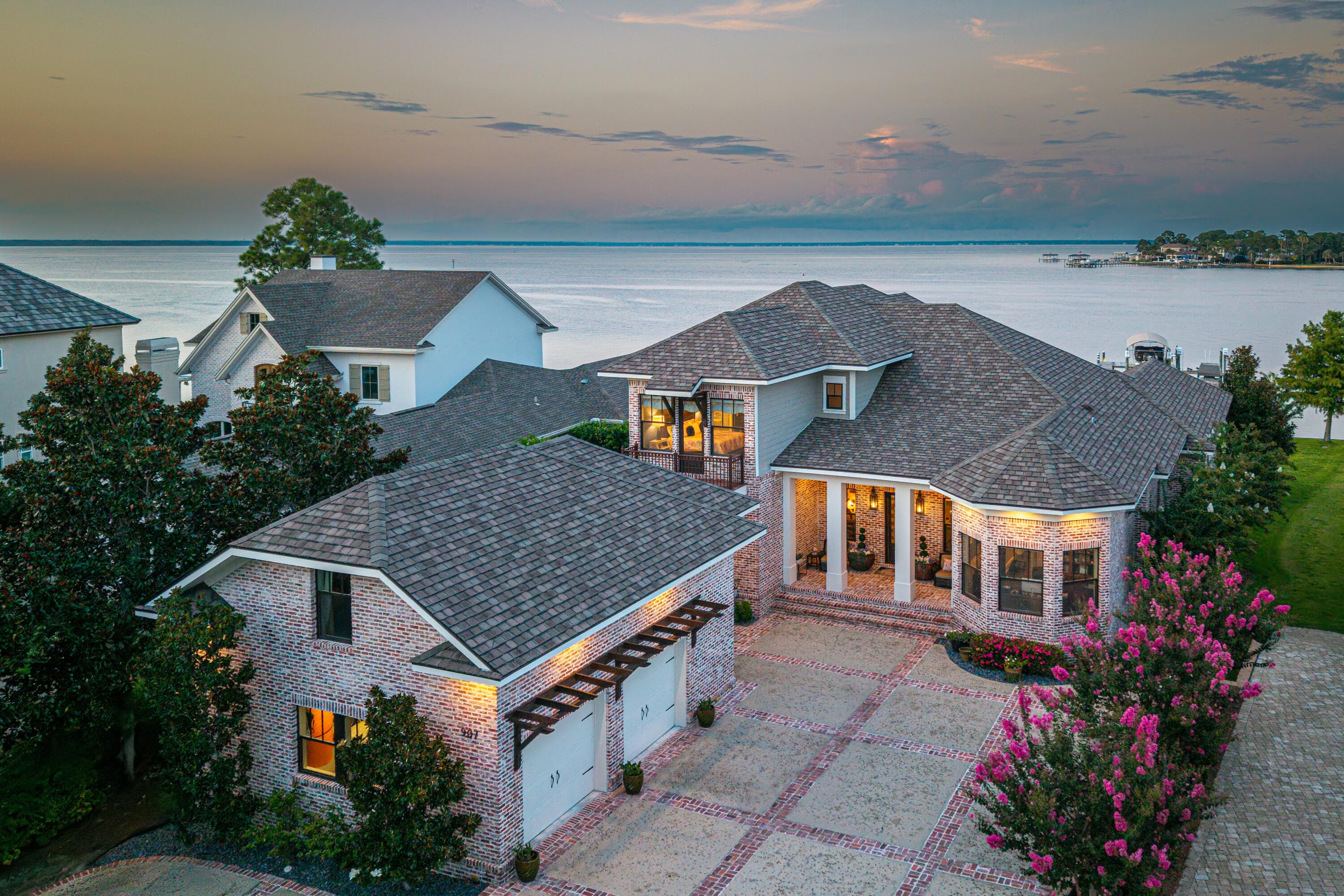 907 Peacock's Point Drive